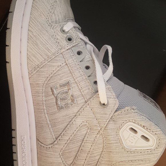 Womens DC Shoes  Size 7.5 USA - Picture 3 of 3